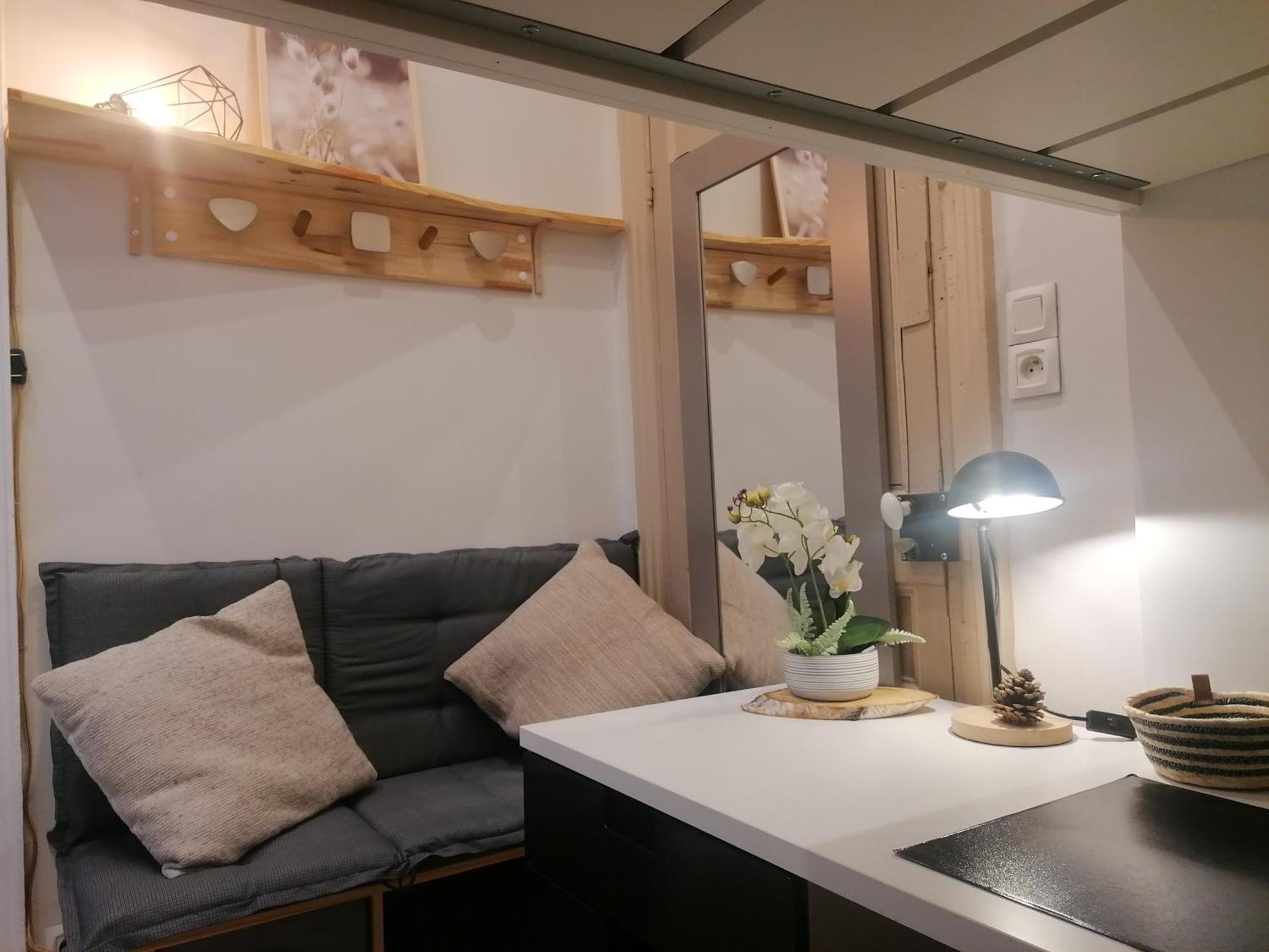 Standing Branly Apartment